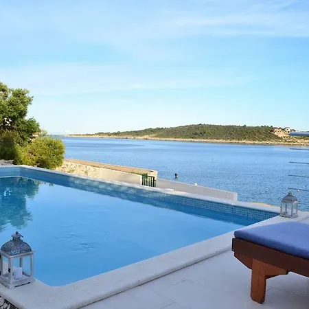 Holiday home Beach House, Heated Private Pool, Bouy Sevid