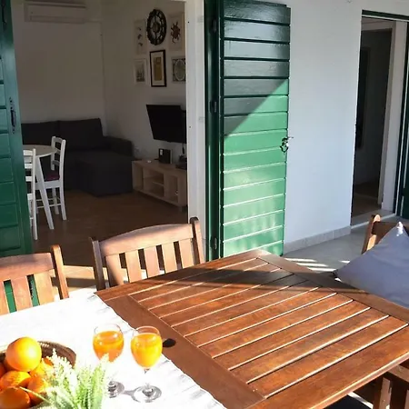 Beach House, Heated Private Pool, Bouy Holiday home *