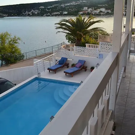 Beach House, Heated Private Pool, Bouy Holiday home Sevid